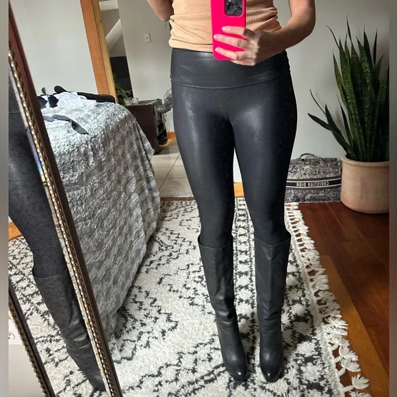 New Dolce and Gabbana leather boots. - Picture 7 of 13